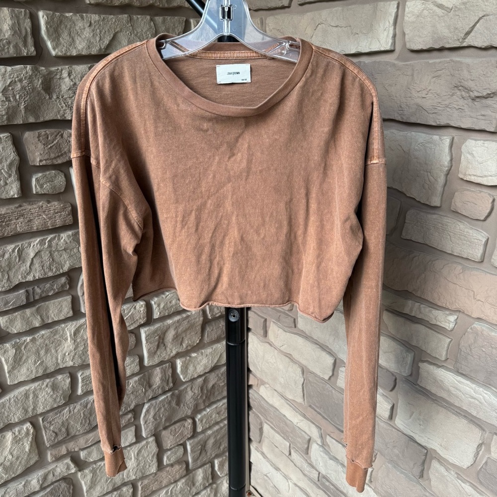 Joah Brown Soho Distressed Sleeve Cropped Long Sleeve Top - Picture 5 of 15